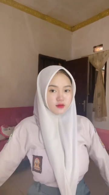 Viral Lagi Hijab Video ABG SMA Indo Aqilla Kacamata Pink Atas Bawah Imut Tutorial Wiwik Top 10 Trending Global Indonesia 2025